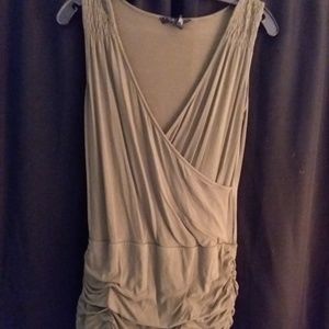 WOMANS LAUNDRY GREEN TOP